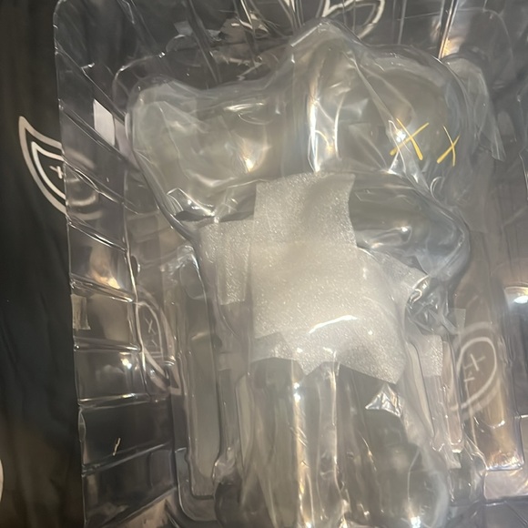 Kaws together 18 collectors item - Picture 2 of 5